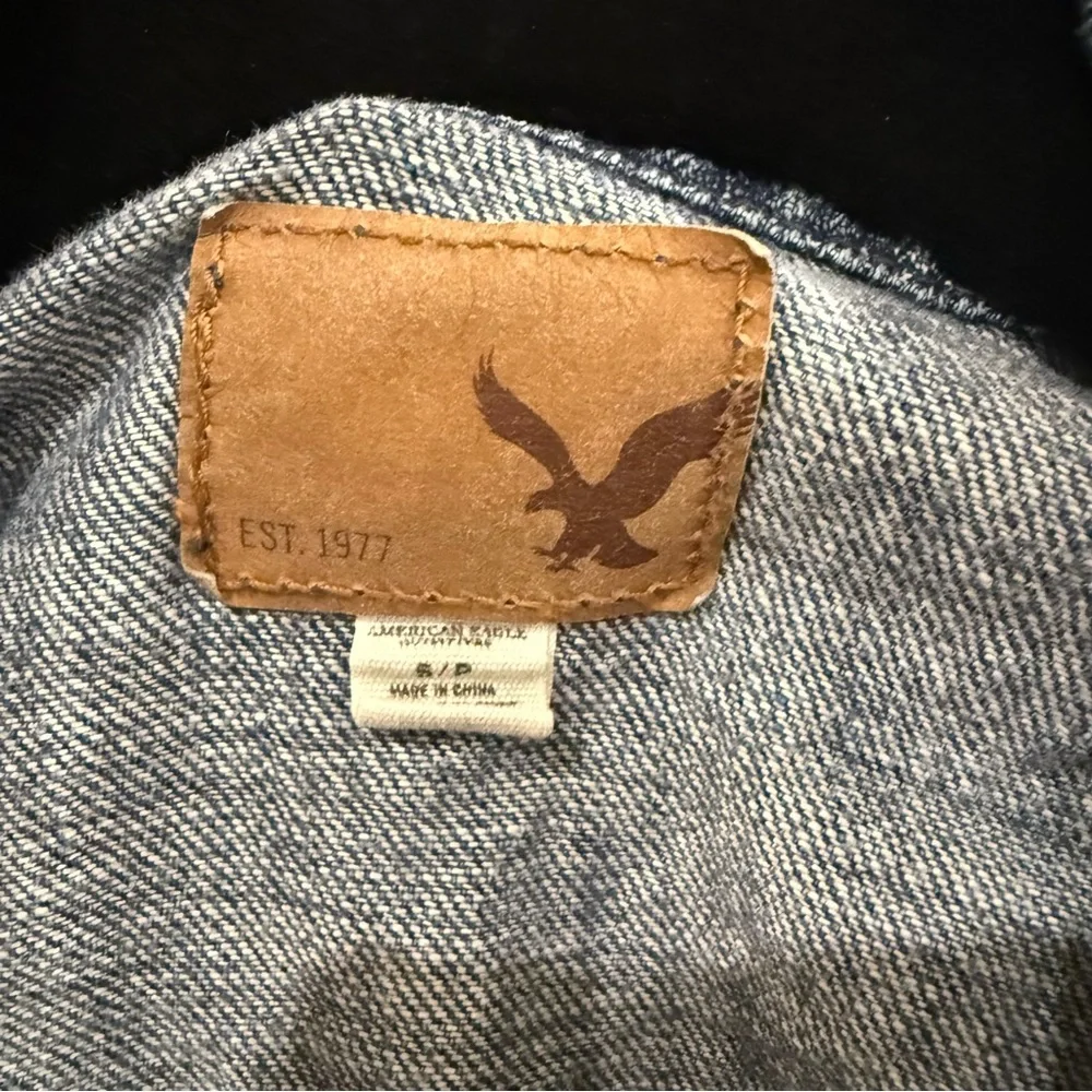 American Eagle Cropped Denim Jacket - Picture 12 of 13